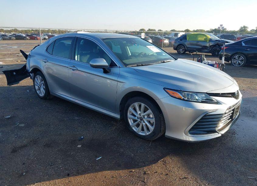 2024 Toyota Camry LE (VIN 4T1C11AK0RU883227) main photo