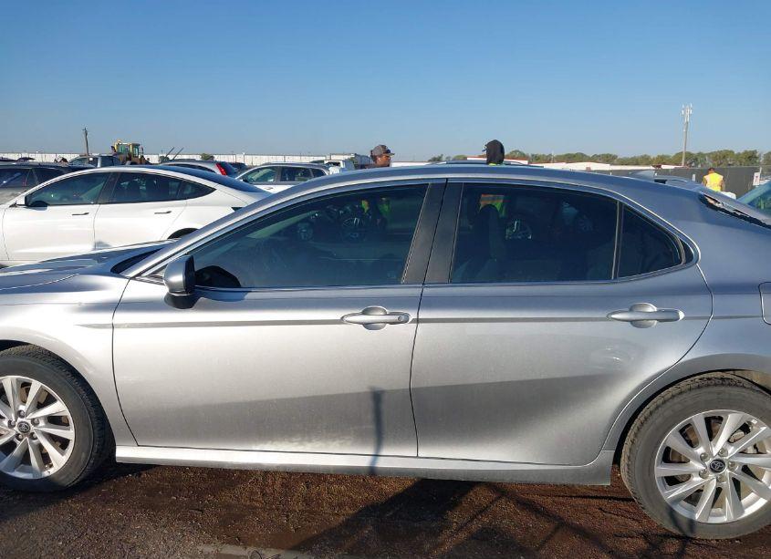 Photo 14 of 2024 Toyota Camry LE (VIN 4T1C11AK0RU883227)