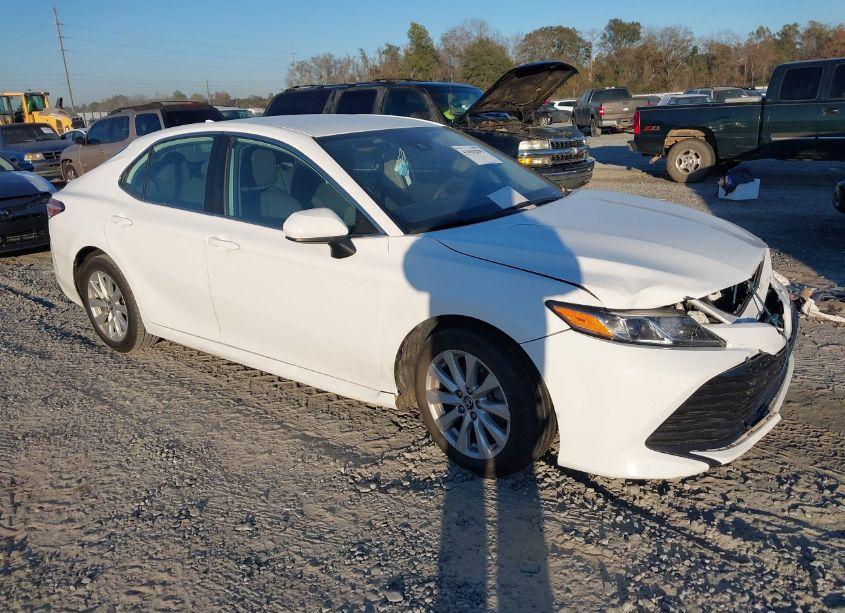 2020 Toyota Camry LE (VIN 4T1C11AK1LU343697) main photo