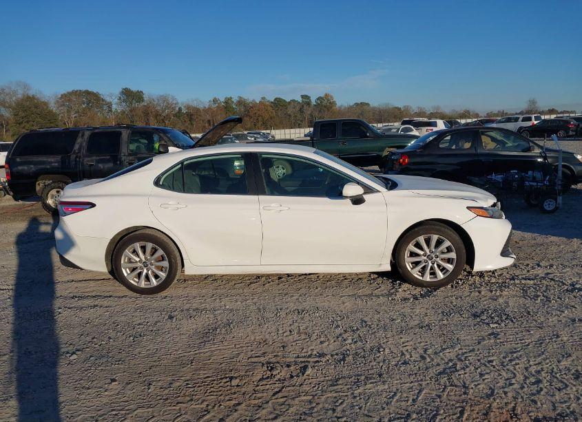 Photo 13 of 2020 Toyota Camry LE (VIN 4T1C11AK1LU343697)