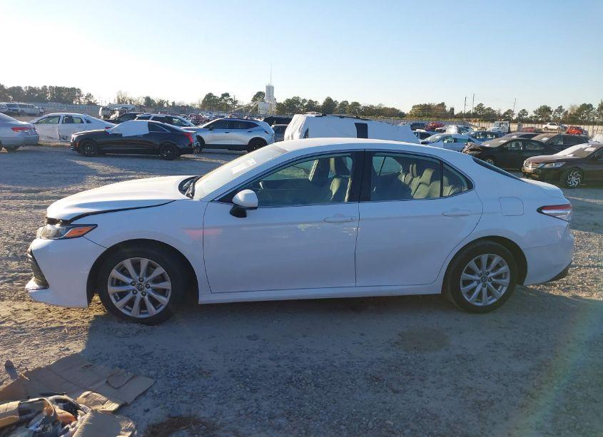 Photo 14 of 2020 Toyota Camry LE (VIN 4T1C11AK1LU343697)