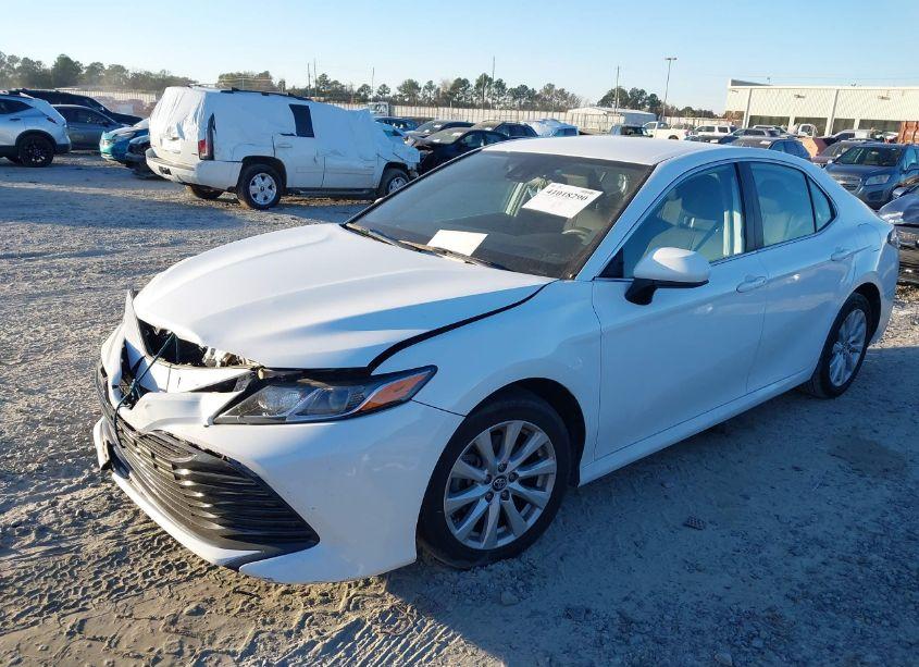 Photo 2 of 2020 Toyota Camry LE (VIN 4T1C11AK1LU343697)