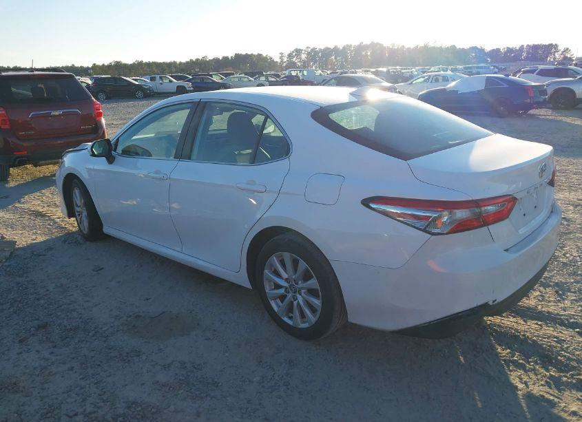 Photo 3 of 2020 Toyota Camry LE (VIN 4T1C11AK1LU343697)