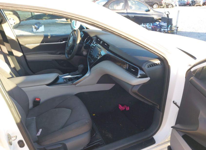 Photo 5 of 2020 Toyota Camry LE (VIN 4T1C11AK1LU343697)