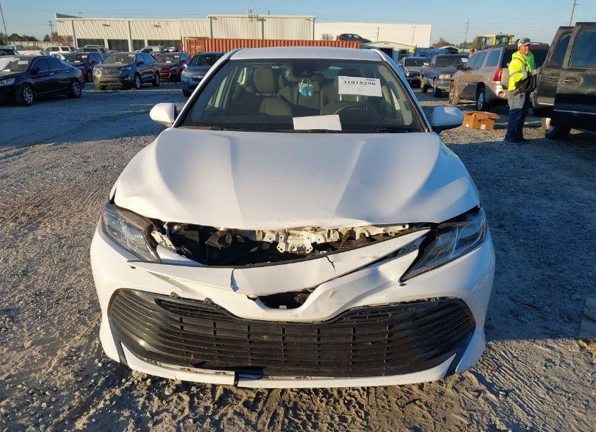 Photo 6 of 2020 Toyota Camry LE (VIN 4T1C11AK1LU343697)