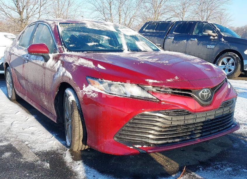2020 Toyota Camry LE (VIN 4T1C11AK1LU351055) main photo