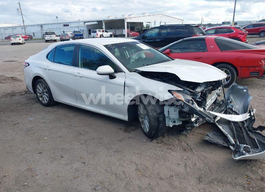 2020 Toyota Camry LE (VIN 4T1C11AK1LU356059) main photo