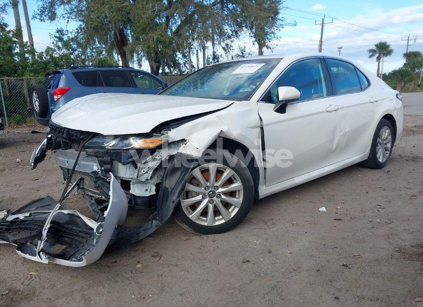 Photo 2 of 2020 Toyota Camry LE (VIN 4T1C11AK1LU356059)