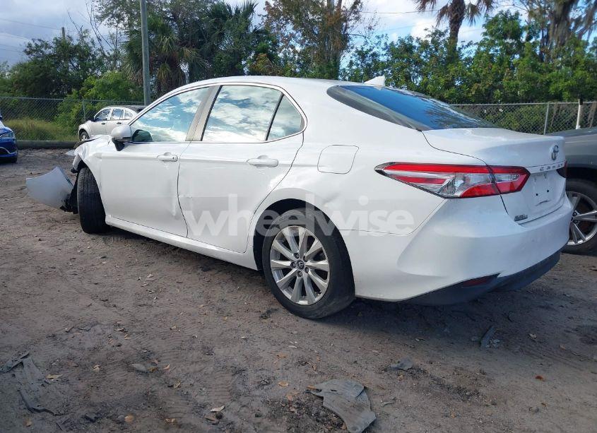 Photo 3 of 2020 Toyota Camry LE (VIN 4T1C11AK1LU356059)