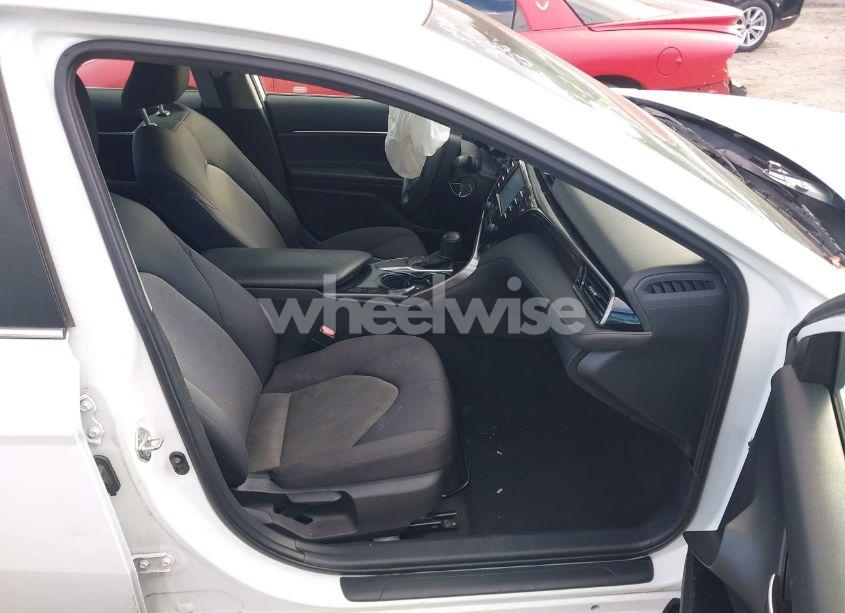 Photo 5 of 2020 Toyota Camry LE (VIN 4T1C11AK1LU356059)