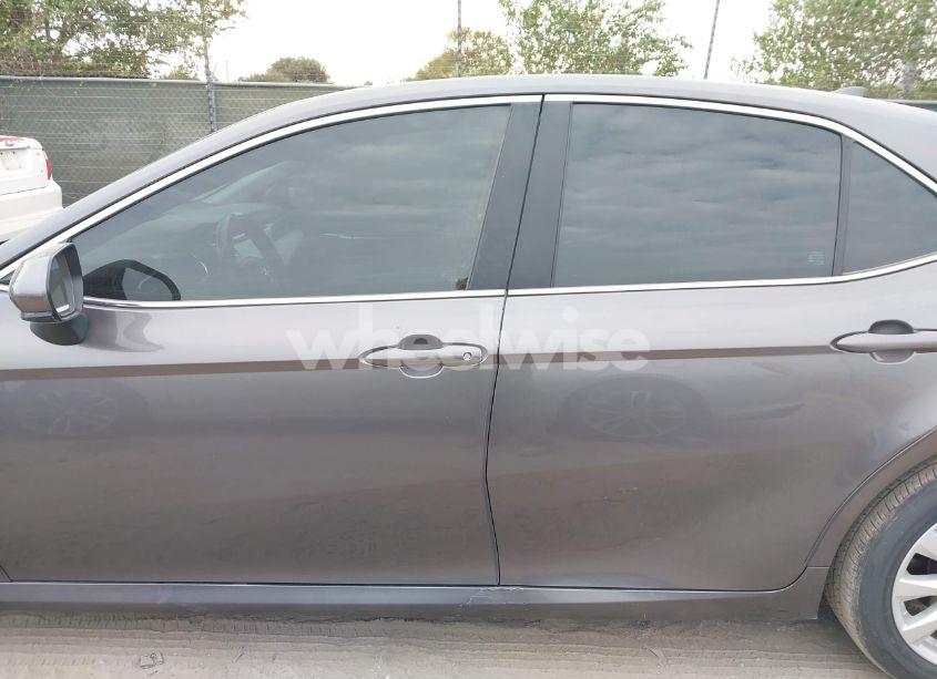 Photo 15 of 2020 Toyota Camry LE (VIN 4T1C11AK1LU504453)