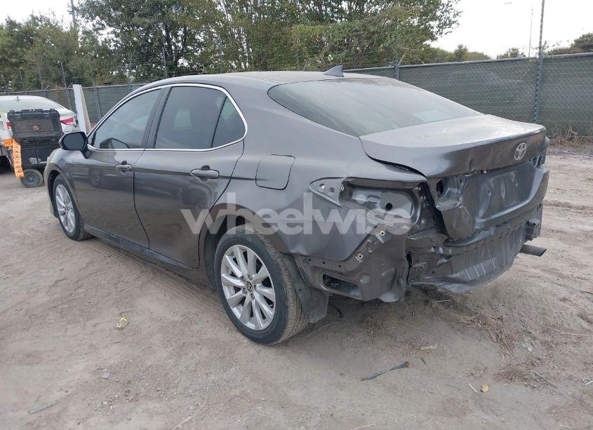 Photo 3 of 2020 Toyota Camry LE (VIN 4T1C11AK1LU504453)