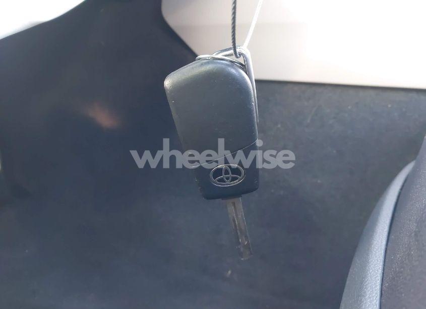 Photo 11 of 2020 Toyota Camry LE (VIN 4T1C11AK1LU882952)