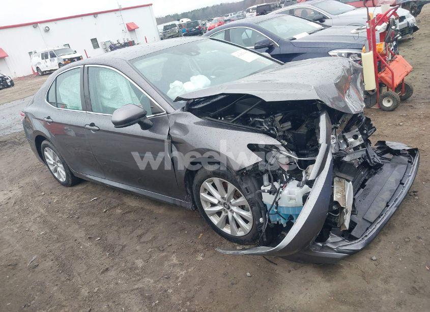 2020 Toyota Camry LE (VIN 4T1C11AK1LU893191) main photo