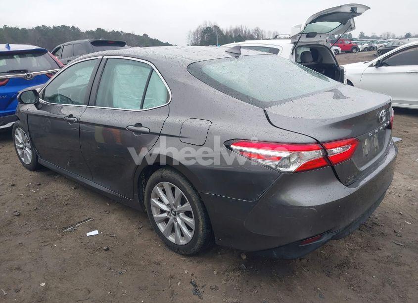 Photo 3 of 2020 Toyota Camry LE (VIN 4T1C11AK1LU893191)