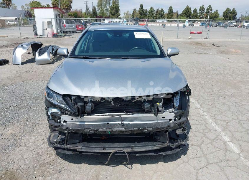 Photo 13 of 2020 Toyota Camry LE (VIN 4T1C11AK1LU901886)