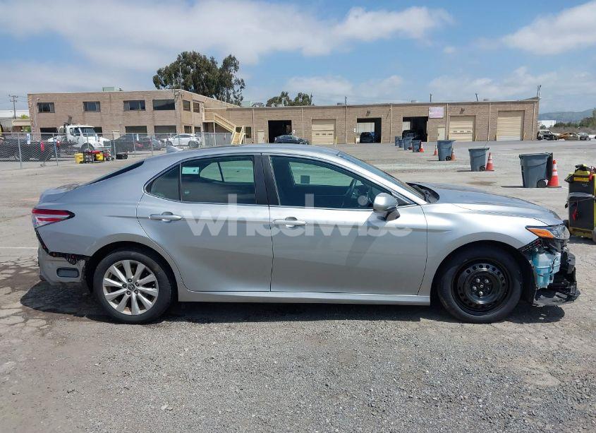 Photo 14 of 2020 Toyota Camry LE (VIN 4T1C11AK1LU901886)
