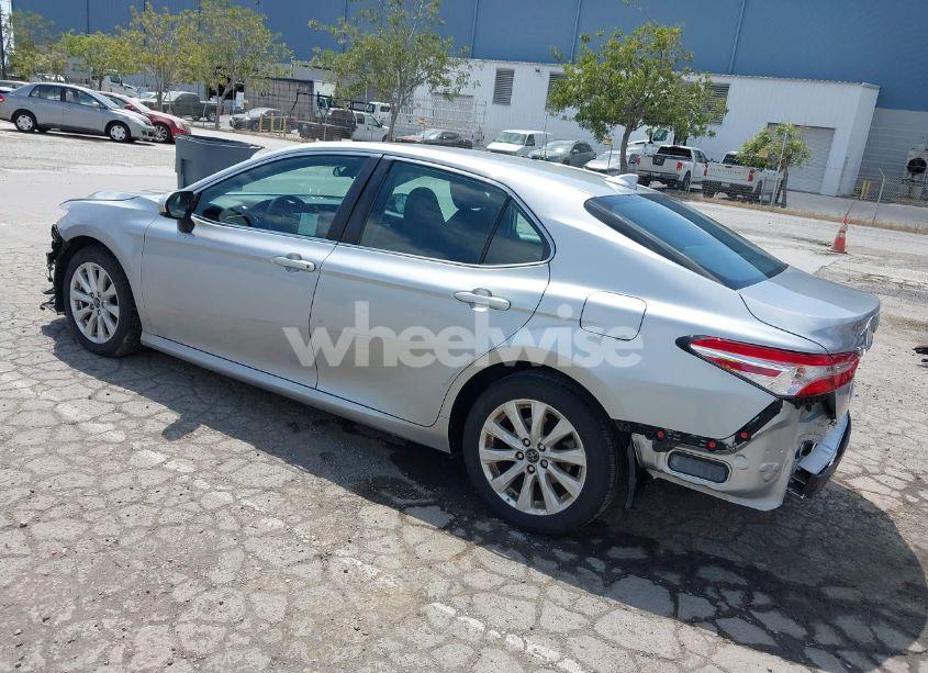 Photo 3 of 2020 Toyota Camry LE (VIN 4T1C11AK1LU901886)