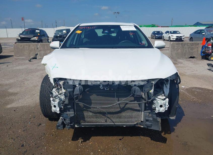 Photo 13 of 2020 Toyota Camry LE (VIN 4T1C11AK1LU929932)