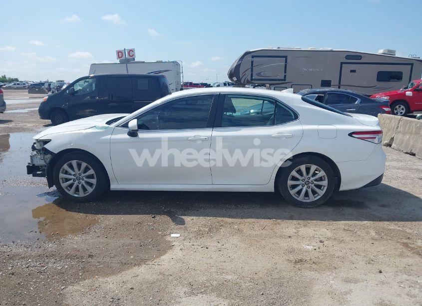 Photo 15 of 2020 Toyota Camry LE (VIN 4T1C11AK1LU929932)