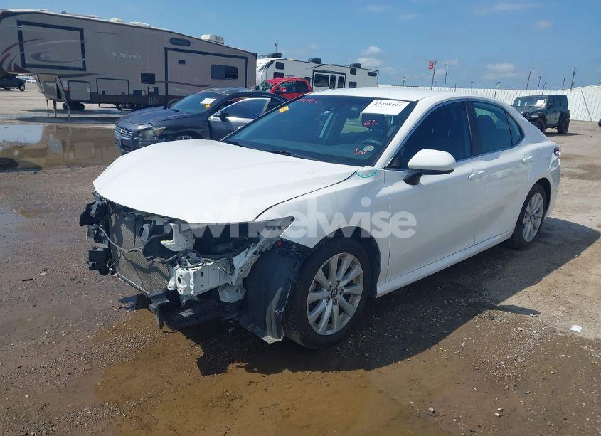 Photo 2 of 2020 Toyota Camry LE (VIN 4T1C11AK1LU929932)