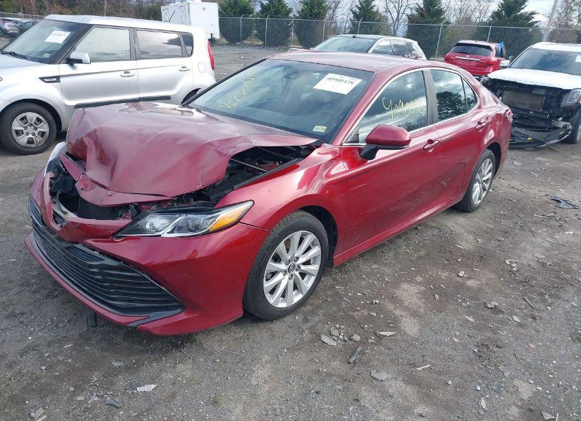 Photo 2 of 2020 Toyota Camry LE (VIN 4T1C11AK1LU942289)