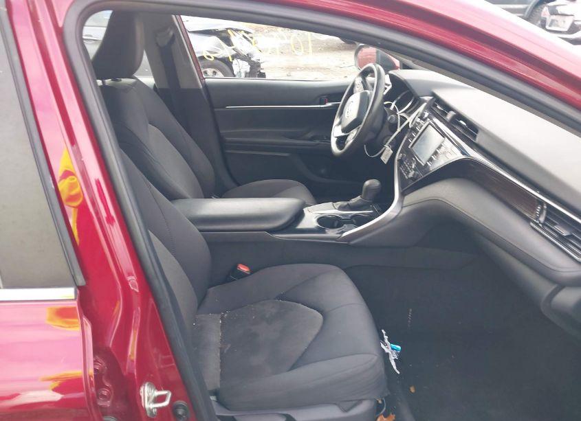 Photo 5 of 2020 Toyota Camry LE (VIN 4T1C11AK1LU942289)