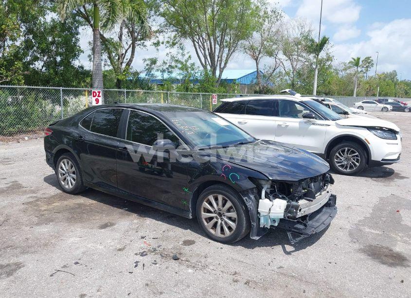 2020 Toyota Camry LE (VIN 4T1C11AK1LU986972) main photo