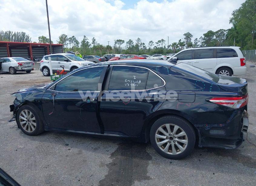 Photo 13 of 2020 Toyota Camry LE (VIN 4T1C11AK1LU986972)