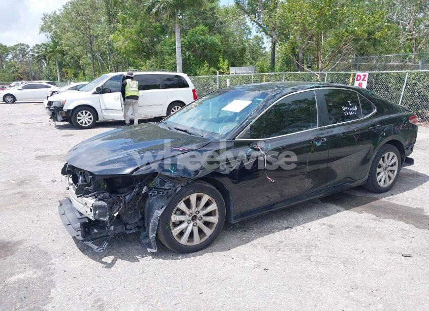 Photo 2 of 2020 Toyota Camry LE (VIN 4T1C11AK1LU986972)