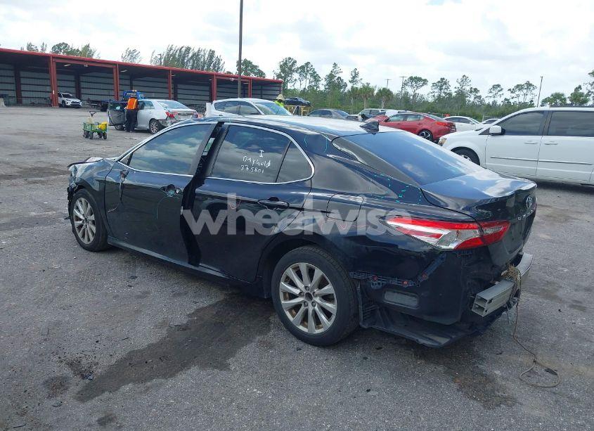 Photo 3 of 2020 Toyota Camry LE (VIN 4T1C11AK1LU986972)