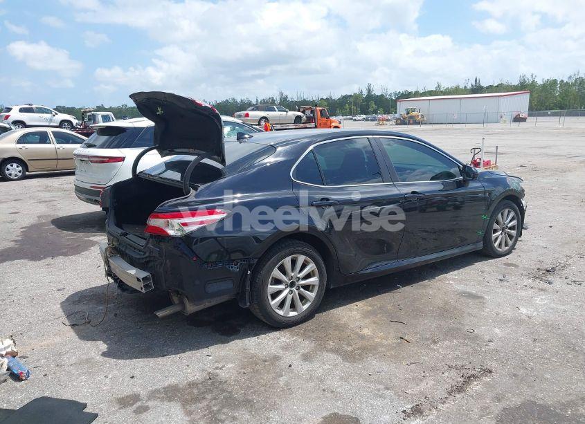 Photo 4 of 2020 Toyota Camry LE (VIN 4T1C11AK1LU986972)