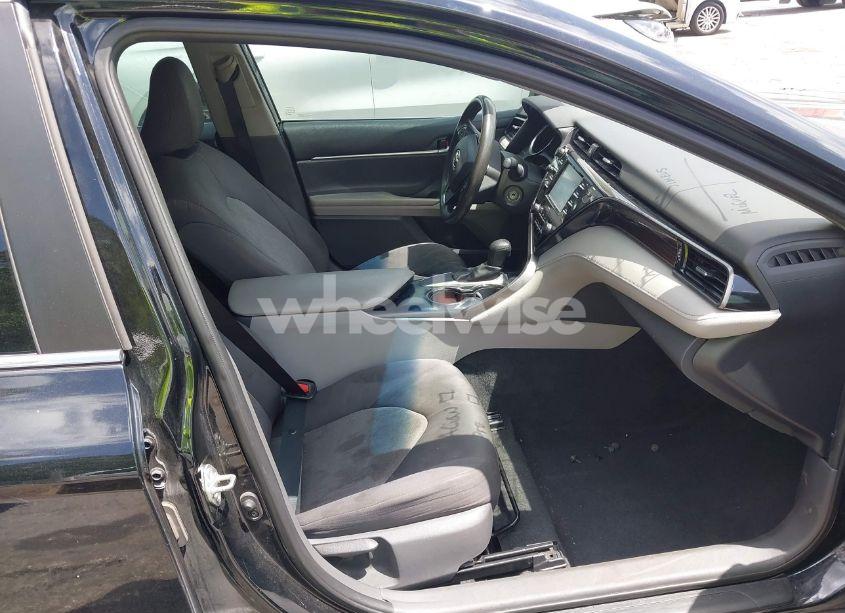 Photo 5 of 2020 Toyota Camry LE (VIN 4T1C11AK1LU986972)