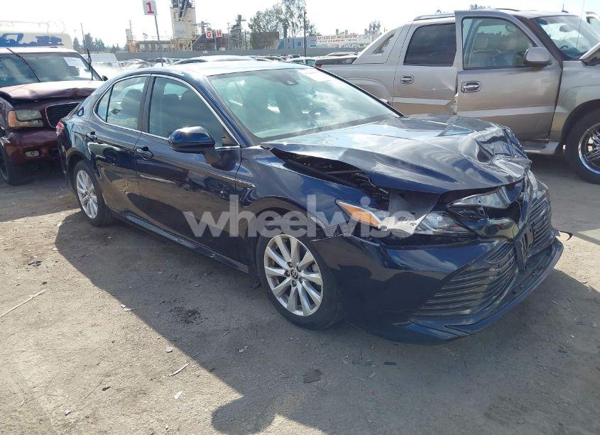 2020 Toyota Camry LE (VIN 4T1C11AK1LU997860) main photo