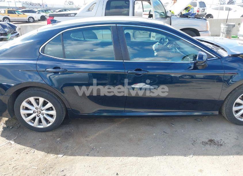 Photo 13 of 2020 Toyota Camry LE (VIN 4T1C11AK1LU997860)