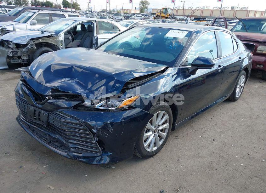 Photo 2 of 2020 Toyota Camry LE (VIN 4T1C11AK1LU997860)