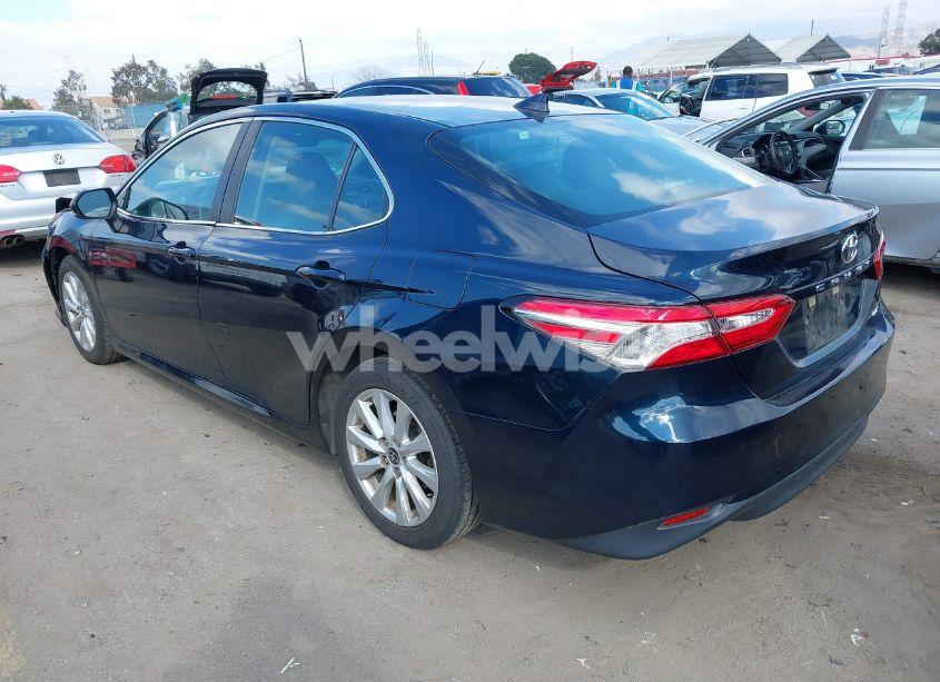 Photo 3 of 2020 Toyota Camry LE (VIN 4T1C11AK1LU997860)