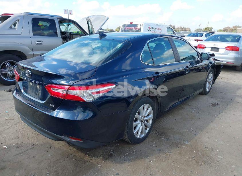 Photo 4 of 2020 Toyota Camry LE (VIN 4T1C11AK1LU997860)