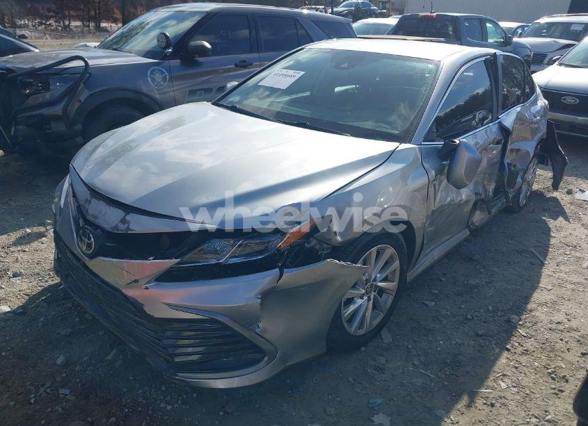 Photo 2 of 2021 Toyota Camry LE (VIN 4T1C11AK1MU520962)