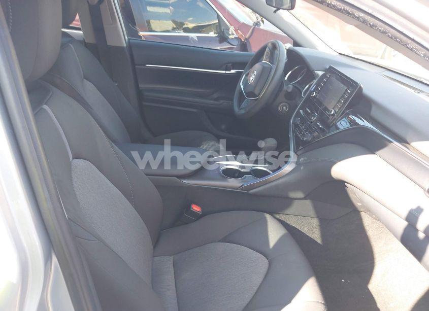 Photo 5 of 2021 Toyota Camry LE (VIN 4T1C11AK1MU520962)