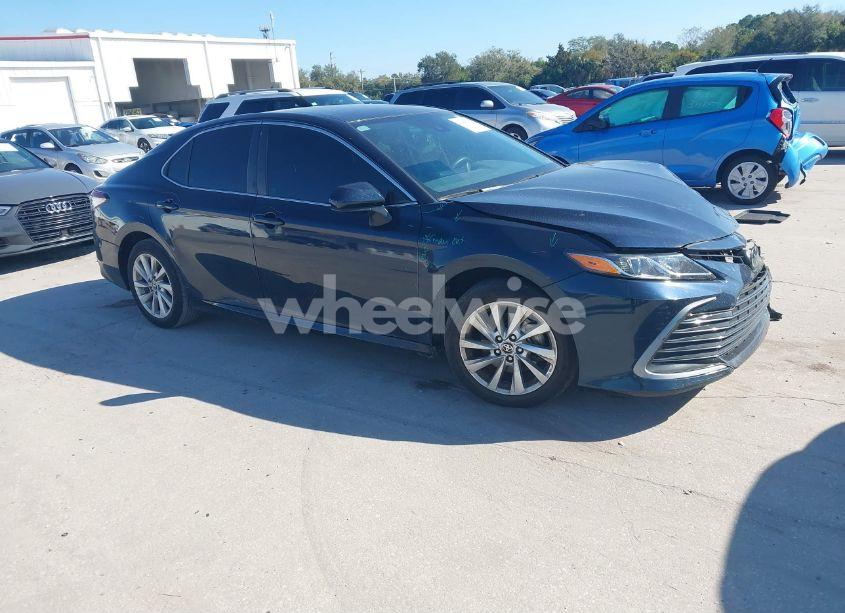 2021 Toyota Camry LE (VIN 4T1C11AK1MU545148) main photo