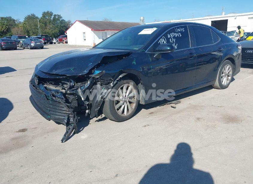 Photo 2 of 2021 Toyota Camry LE (VIN 4T1C11AK1MU545148)