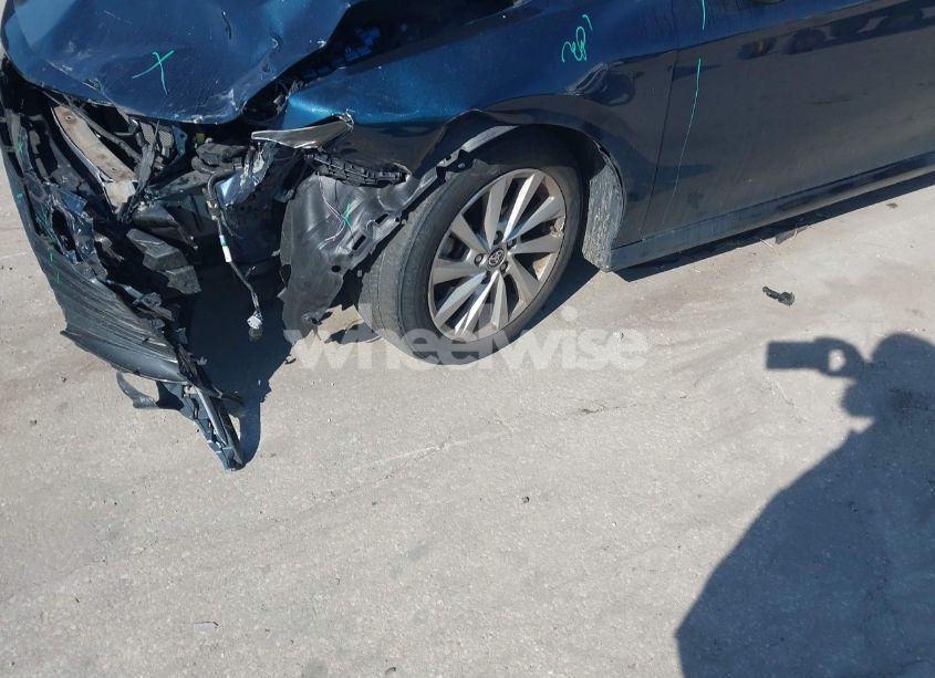 Photo 6 of 2021 Toyota Camry LE (VIN 4T1C11AK1MU545148)