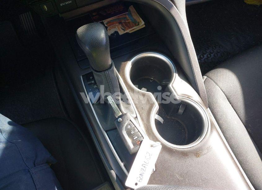 Photo 11 of 2021 Toyota Camry LE (VIN 4T1C11AK1MU558420)