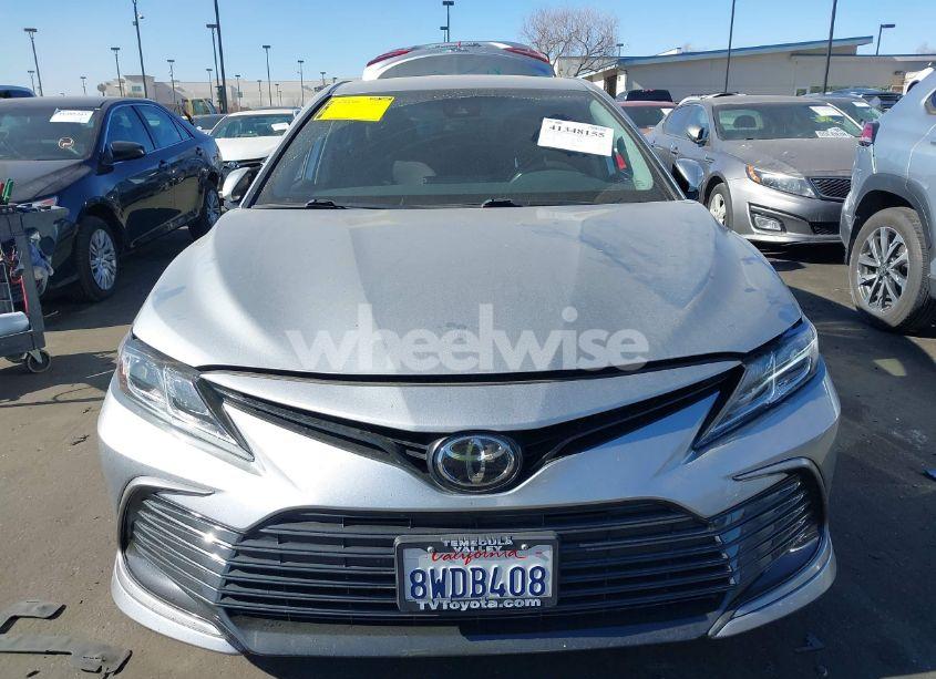 Photo 12 of 2021 Toyota Camry LE (VIN 4T1C11AK1MU558420)