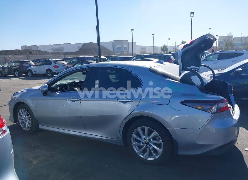 Photo 14 of 2021 Toyota Camry LE (VIN 4T1C11AK1MU558420)