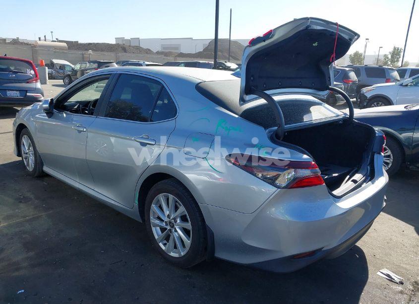 Photo 3 of 2021 Toyota Camry LE (VIN 4T1C11AK1MU558420)