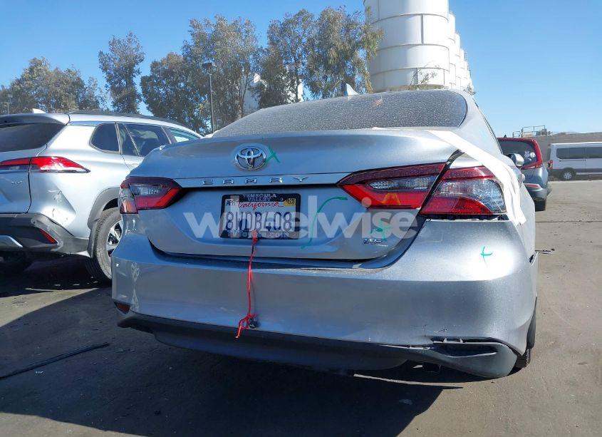 Photo 6 of 2021 Toyota Camry LE (VIN 4T1C11AK1MU558420)