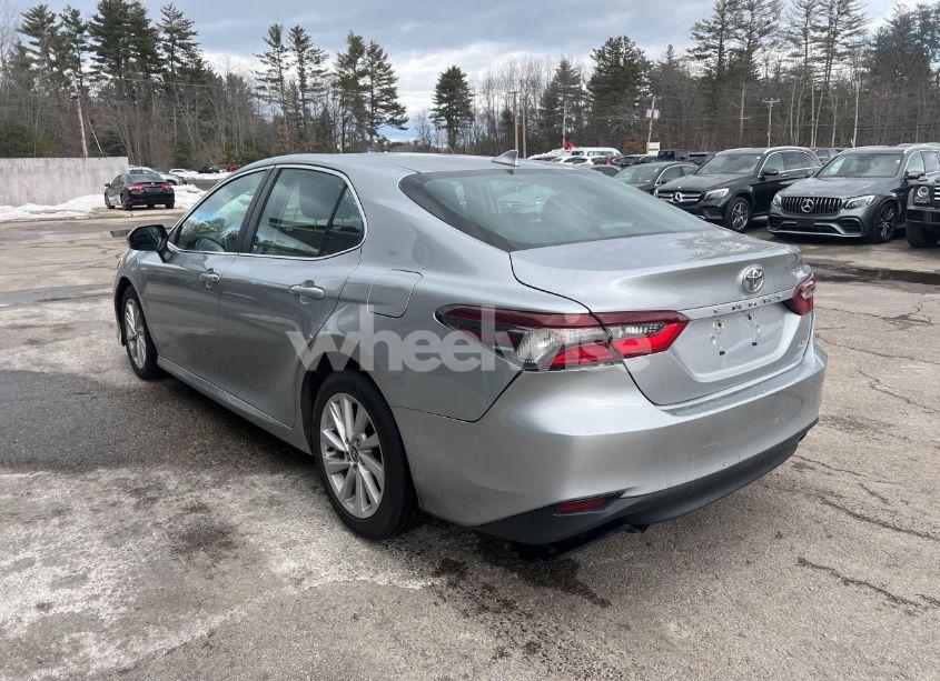 Photo 3 of 2021 Toyota Camry LE (VIN 4T1C11AK1MU614730)