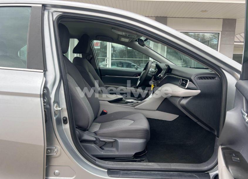 Photo 5 of 2021 Toyota Camry LE (VIN 4T1C11AK1MU614730)